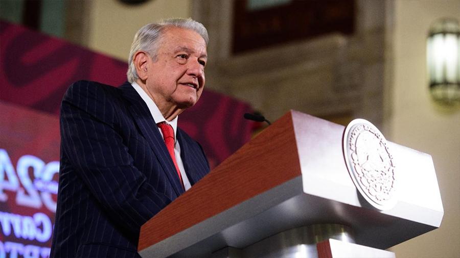 'Que se entregue', pide AMLO a policía que se fugó por asesinato de normalista