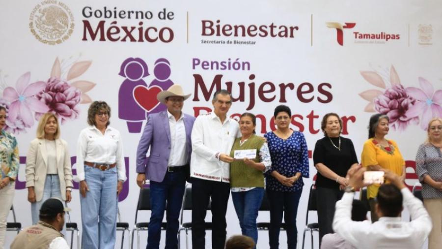 Entrega Américo tarjetas de Pensión Mujeres Bienestar; llegará a 93 mil tamaulipecas