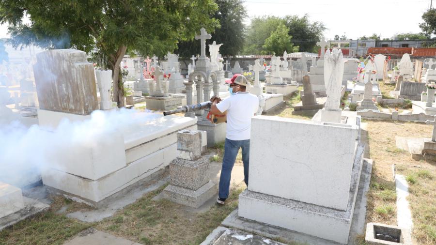 Reporta gobierno municipal panteones limpios y fumigados para recibir a visitantes el Día de Muertos
