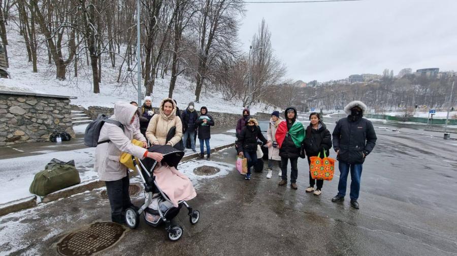 Continúa la evacuación de Ucrania de familias mexicanas a Rumania