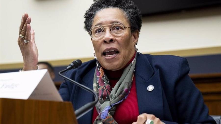 Dimite la secretaria de Vivienda de EU