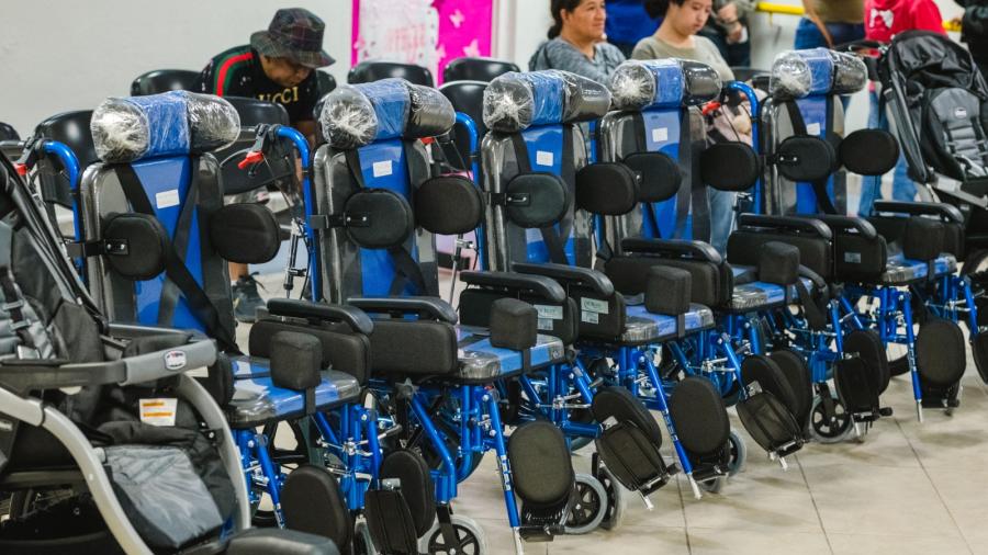 Ayuntamiento y DIF Reynosa entregan 15 sillas de ruedas PCI