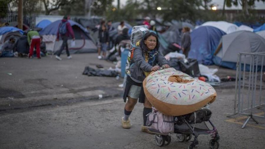 Reubican a migrantes en nuevo albergue en Tijuana