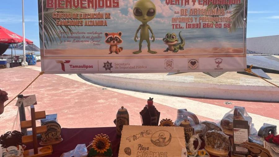 Instala CEDES Altamira punto de venta de artesanías en Playa Miramar