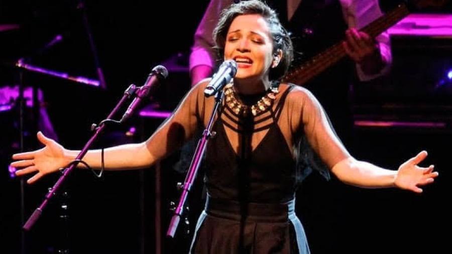 Brilla Natalia Lafourcade en el Hollywood Bowl