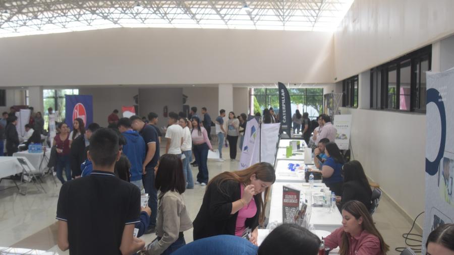 Realiza Universidad Tecnológica feria de reclutamiento