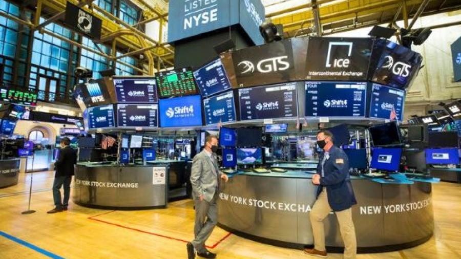 Wall Street inicia la semana con desplome ante el temor de rebrote de covid-19 