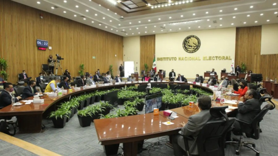 INE va por que partidos postulen, al menos a una mujer, en las gobernaturas del 2023