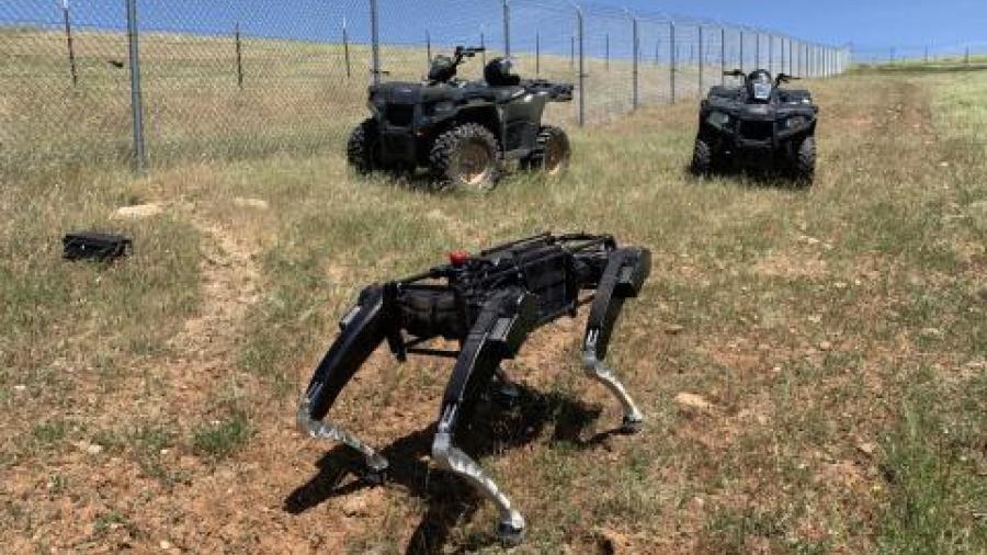 Perros robot llegan a la frontera como vigilante