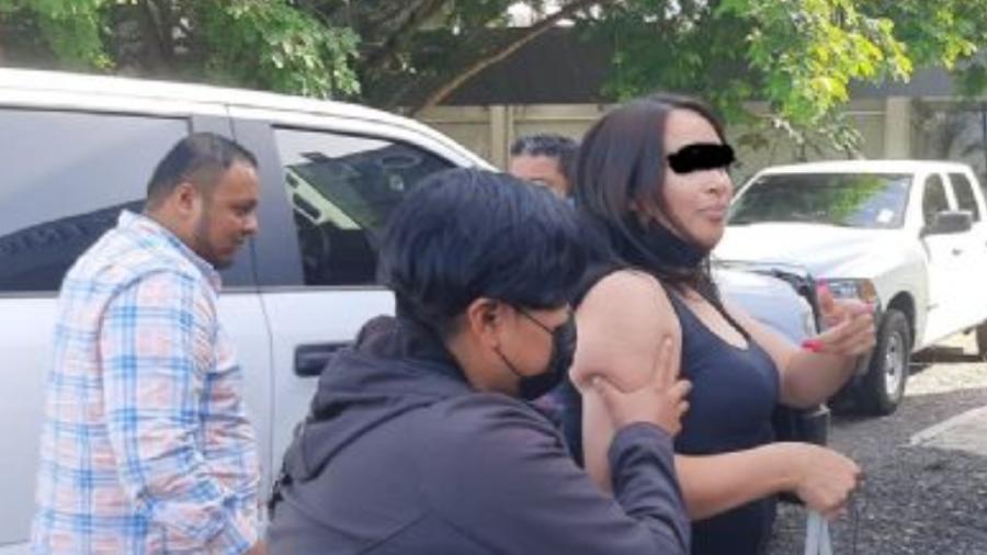 Arrestan mujer por el multihomicidio de 7 miembros de su familia 