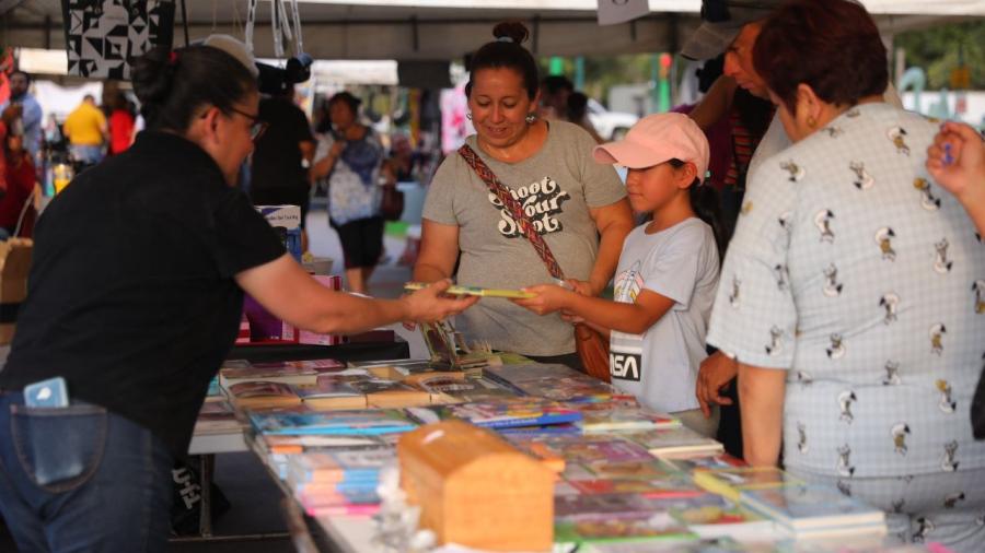 Se unen 25 graduados de talleres de oficio a bazar municipal