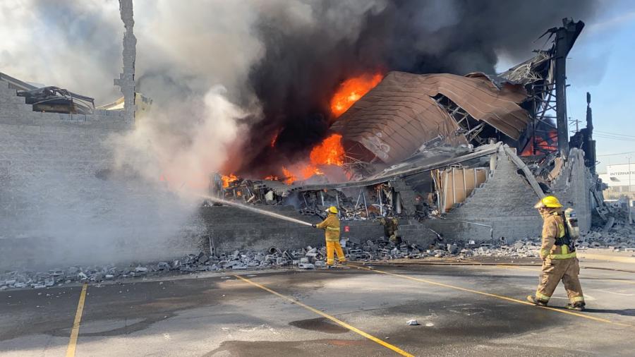 Se incendia fábrica de Santa Catarina; desalojan 140 trabajadores 