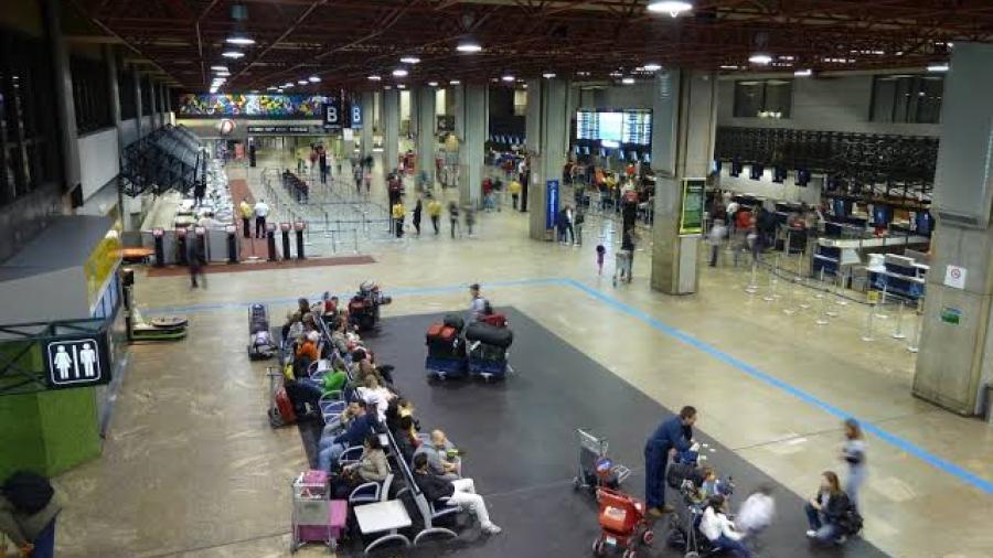 Principal aeropuerto de Brasil suma quinto día de retrasos masivos
