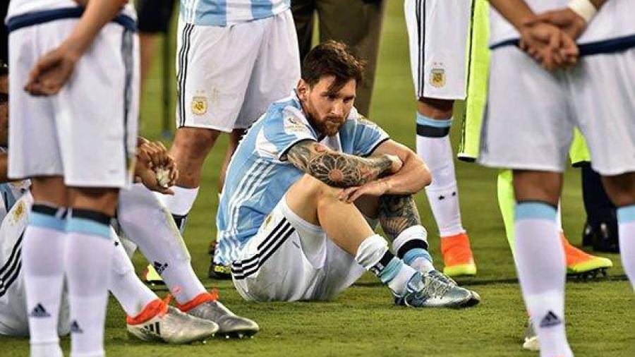 Argentina rejuvenece y hace oficial su nueva convocatoria sin Messi