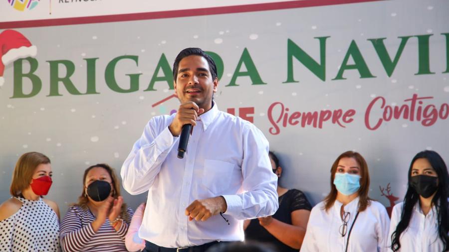 Lleva el Presidente Municipal Carlos Peña Ortiz Brigada Navideña a Colonia Las Milpas