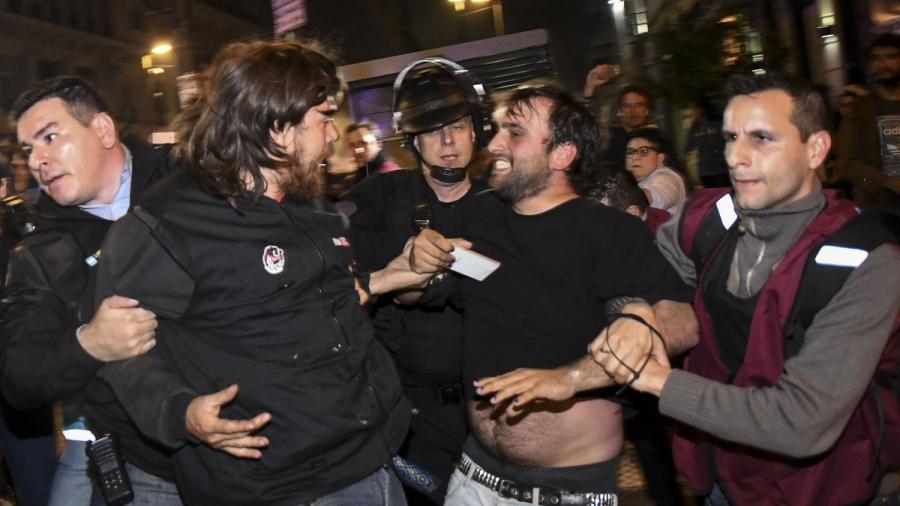 Periodistas se convierten en víctimas de represiones en Buenos Aires