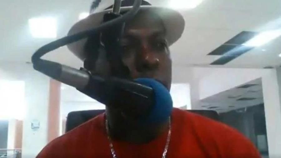Asesinan a locutor de radio mientras transmitía en vivo