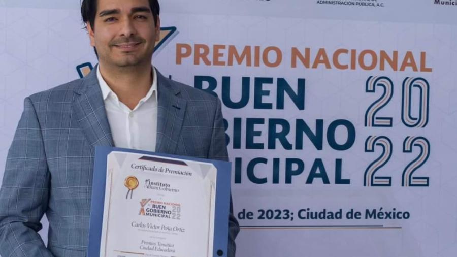 Carlos Peña Ortiz recibió Premio Nacional al "Buen Gobierno Municipal 2022"