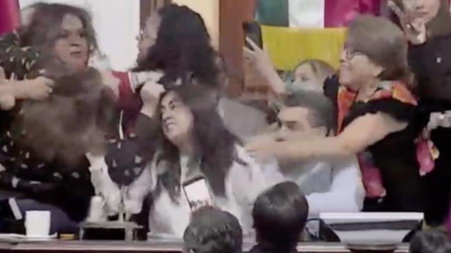 Pleito entre diputadas detona sesi&oacute;n ca&oacute;tica en el Congreso de la CDMX