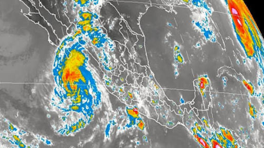 Continúa debilitándose tormenta Norma y se aleja de México