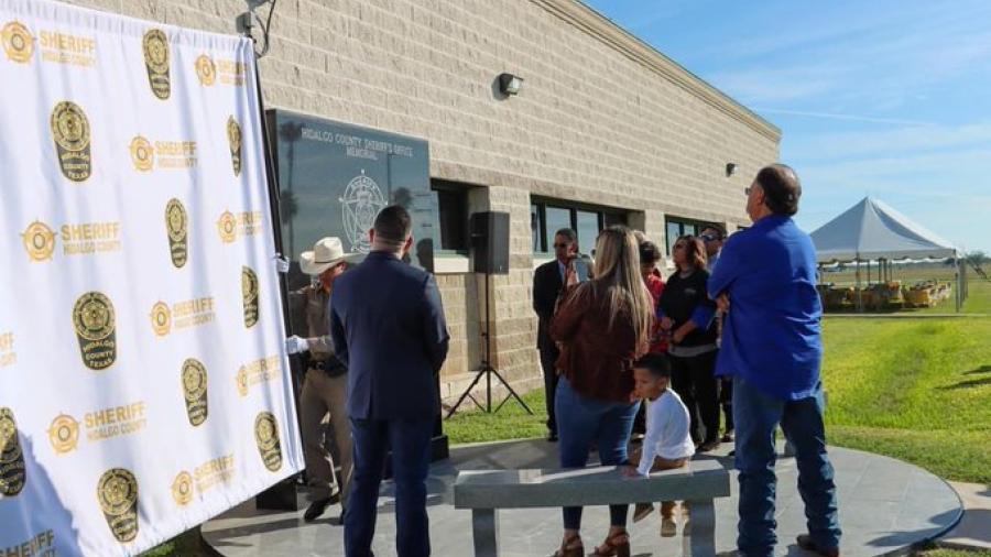 Condado Hidalgo devela muro en honor a héroes caídos en su deber