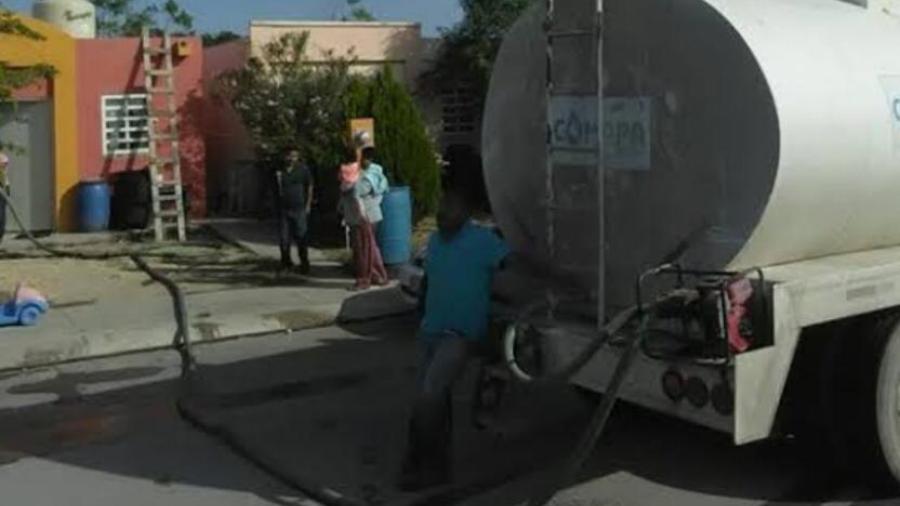 Llevan pipas con agua a comunidades ante los problemas de sequía por el estiaje