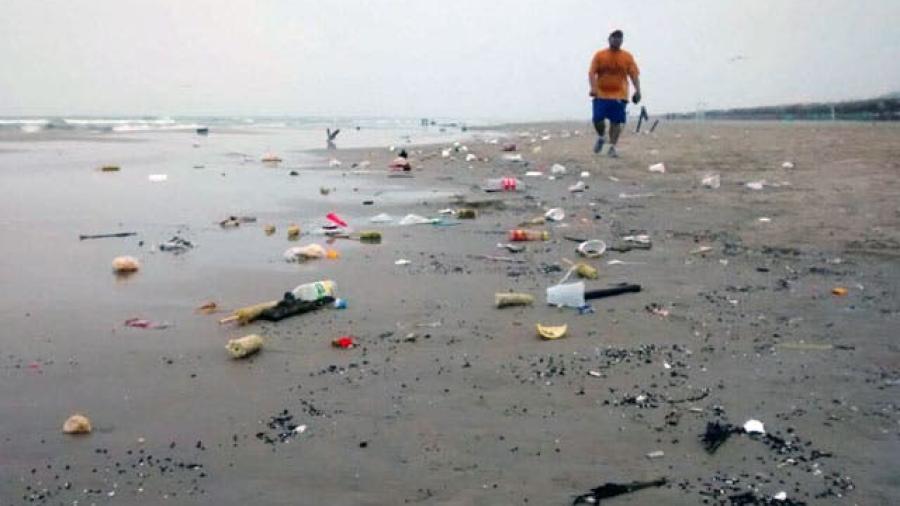 Lamentan desechos de turistas en Playa Miramar