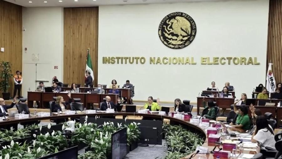 Pide INE a partidos poner 5 candidatas a gubernaturas y jefatura de Gobierno
