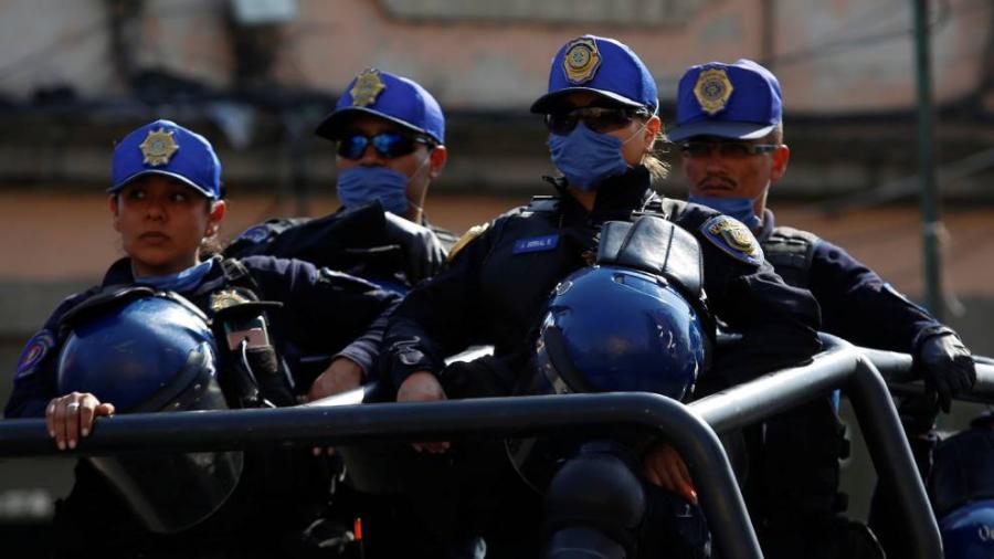 Proponen cámaras en el uniforme de policías en CDMX