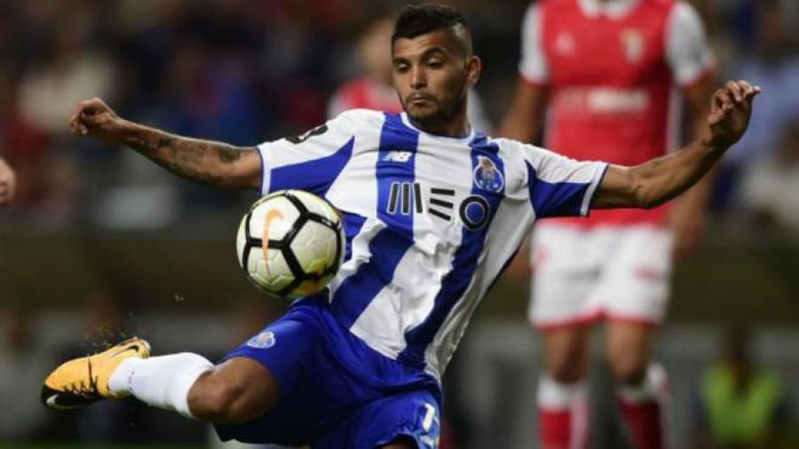 'Tecatito' Corona salió bien de su operación