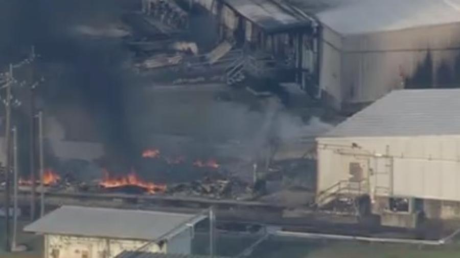 Nuevas explosiones e incendio de planta química en Houston