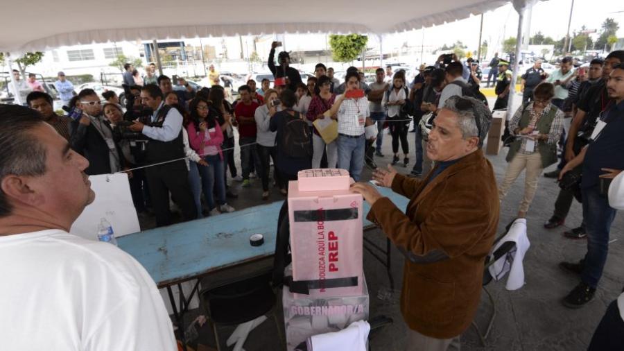 Bloquean Periférico por la falta de boletas en la Cd. de México
