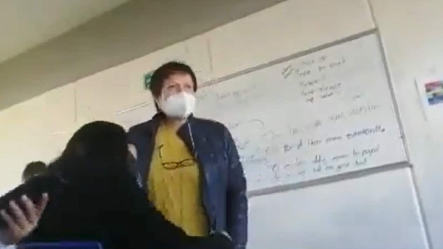 Exhiben a maestra de Puebla insultando a alumnos