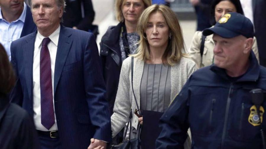 Felicity Huffman se declara culpable de fraude universitario