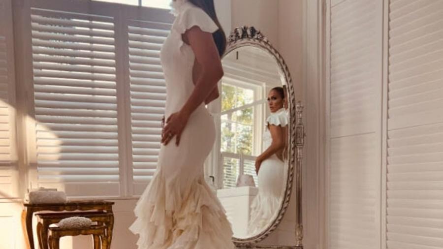 JLo comparte sus 3 vestidos de boda Ralph Lauren 