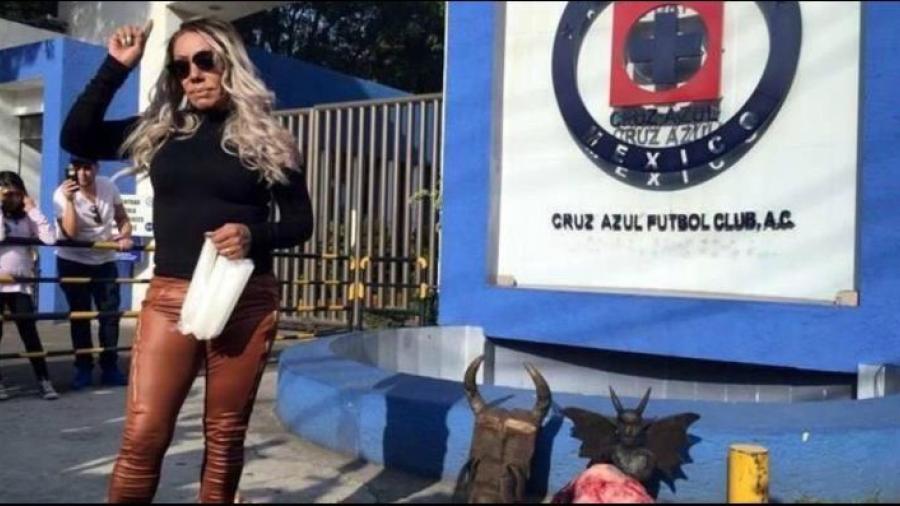 Bruja Zulema ya prepara ritual para Cruz Azul previo a la final