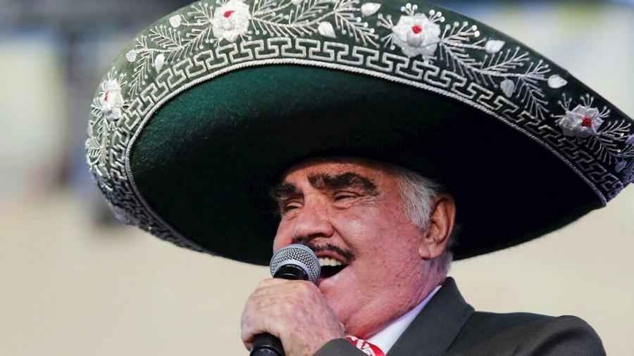 Le colocan una sonda estomacal a Vicente Fernández