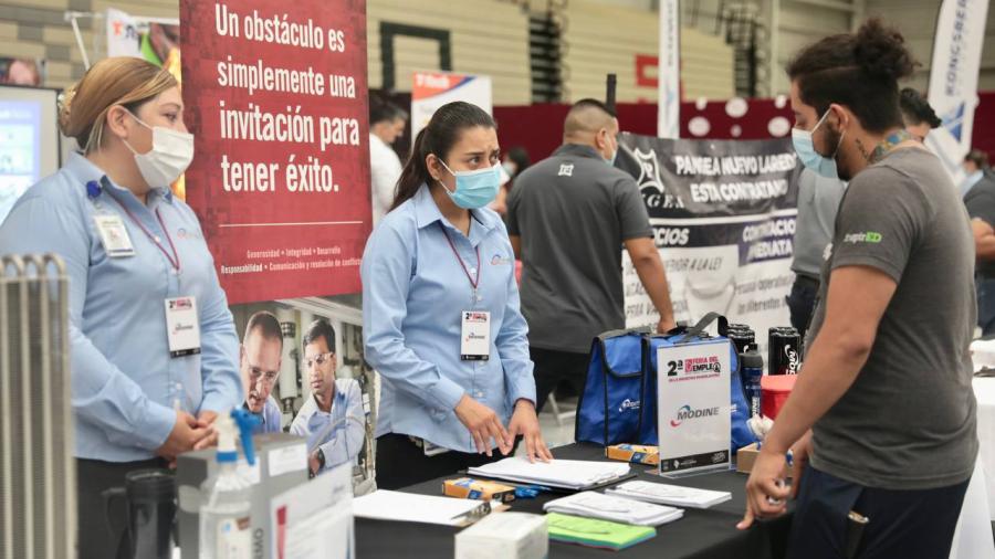 Aprovecha ciudadan&iacute;a segunda feria de la industria maquiladora 