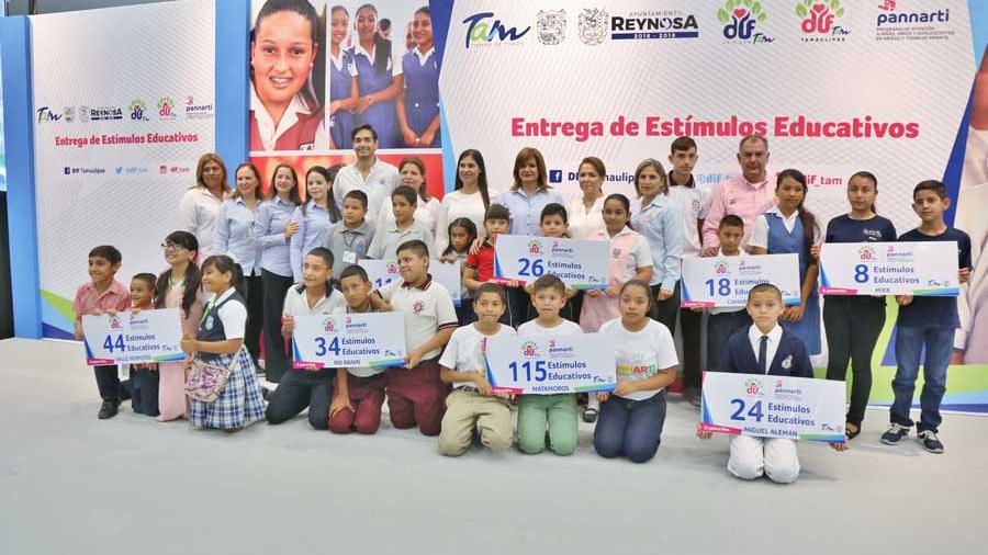 Entrega DIF est&iacute;mulos educativos en 19 municipios