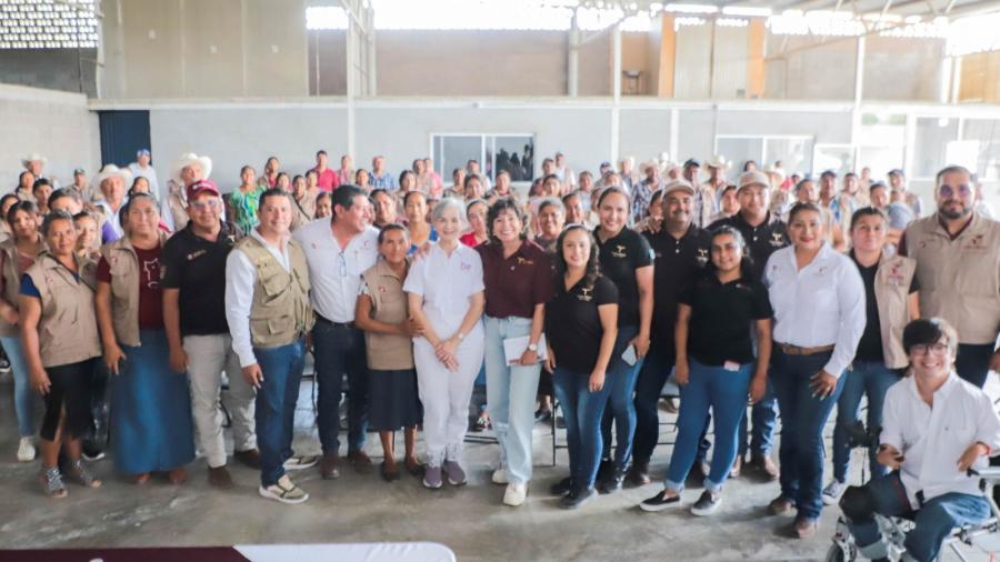 Respaldan DIF y SEBIEN afectados por tormenta Alberto