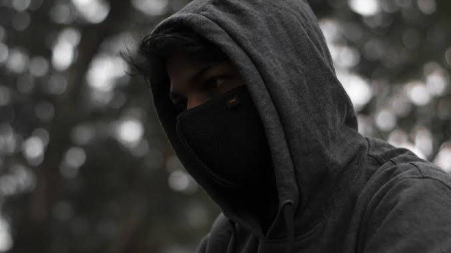 Encapuchado hiere a balazos a cinco personas en Francia