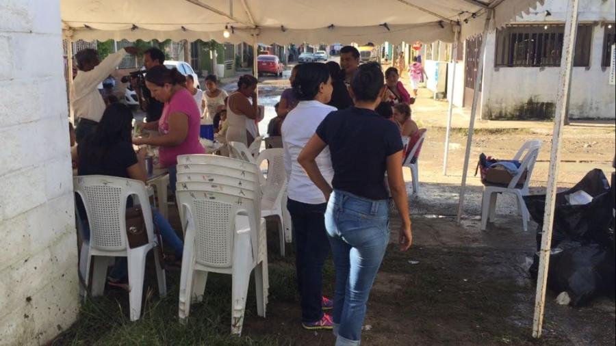 Continúan brindando alimento caliente para los damnificados