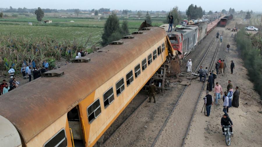 Deja 16 muertos y 40 heridos choque de trenes en Egipto 
