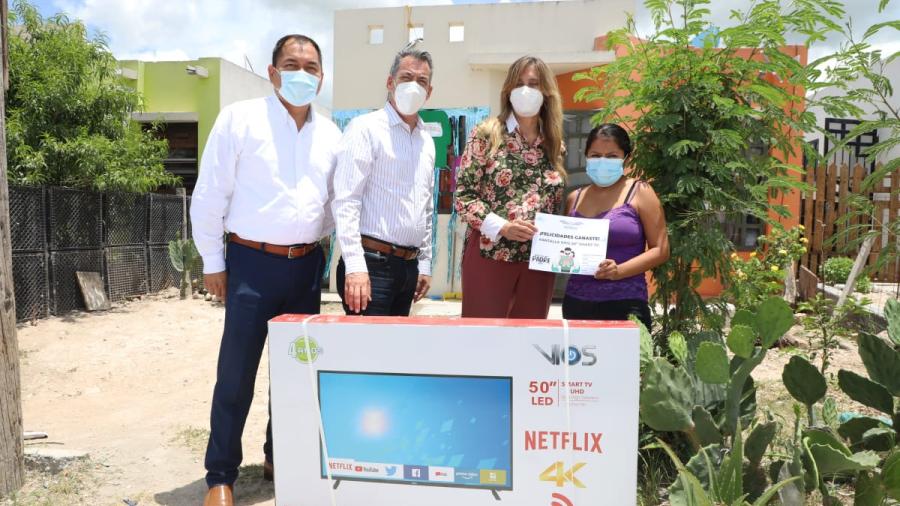 Entregó Alcaldesa obsequios con motivo del 'Día del Padre'