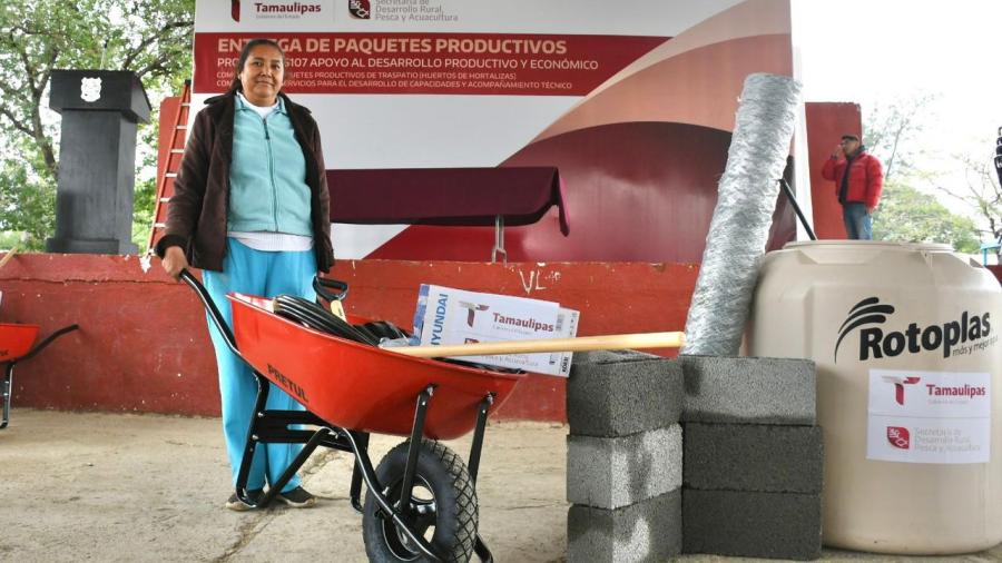 Reciben familias tamaulipecas paquetes de huertos de traspatio