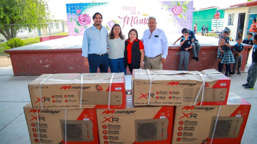 Entregó Alcalde de Reynosa Minisplits a la escuela Carmen Serdán