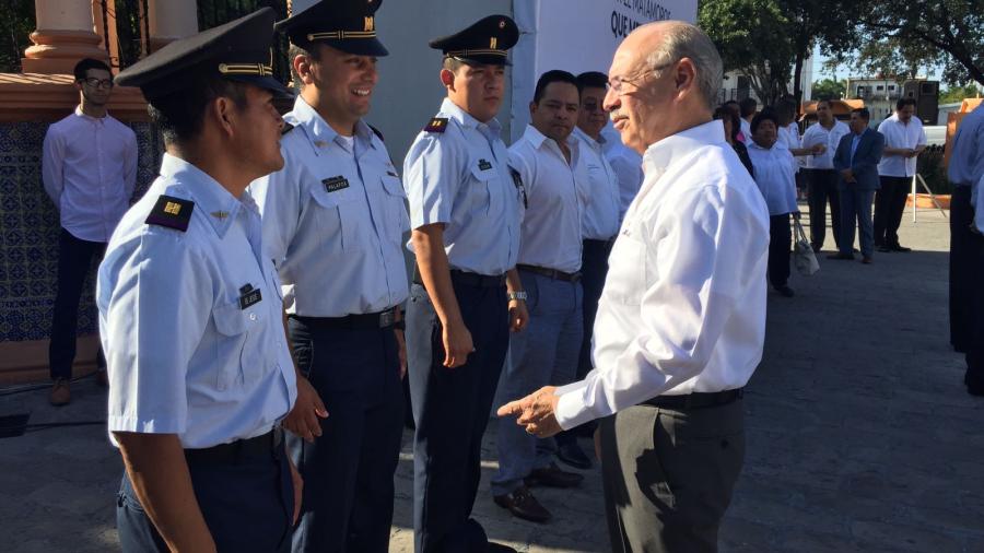 Chuchín confirma entrega de becas a domicilio
