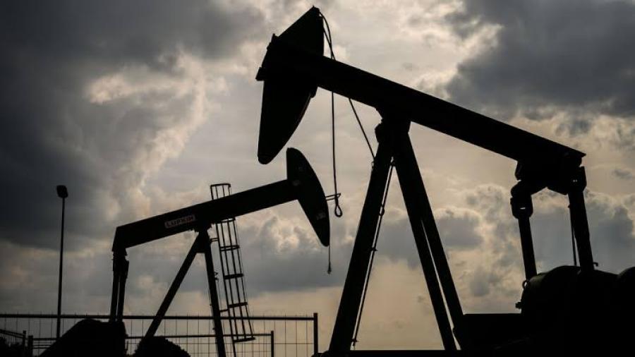 Reguladores de energía de Texas detienen labores para limitar producción de petróleo