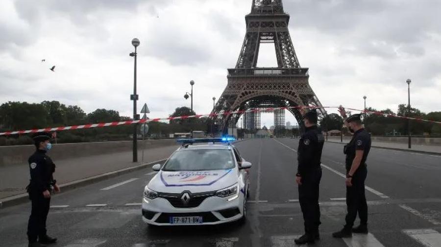 Cierran zona de la Torre Eiffel por amenaza de bomba 