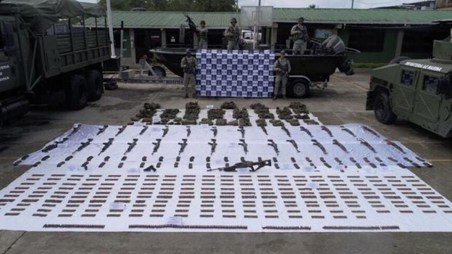 Decomisa Colombia poderoso arsenal a narcotraficantes